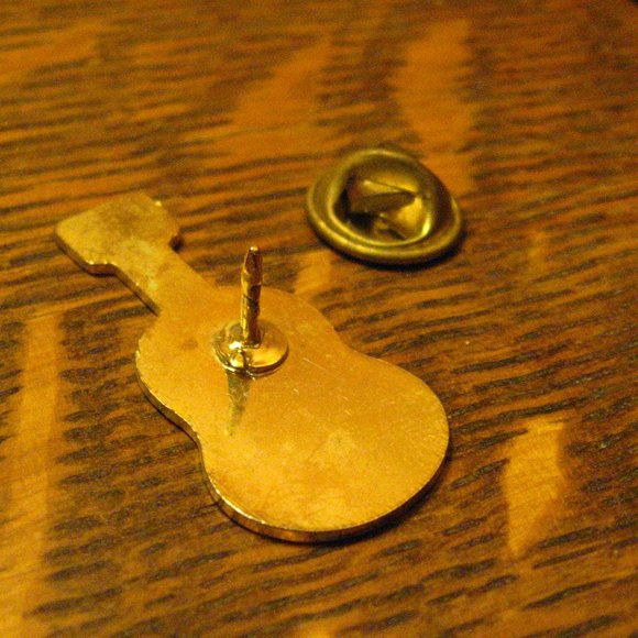 Nashville Tennessee 1990 Music Guitar Lapel Pin - Picture 3 of 4